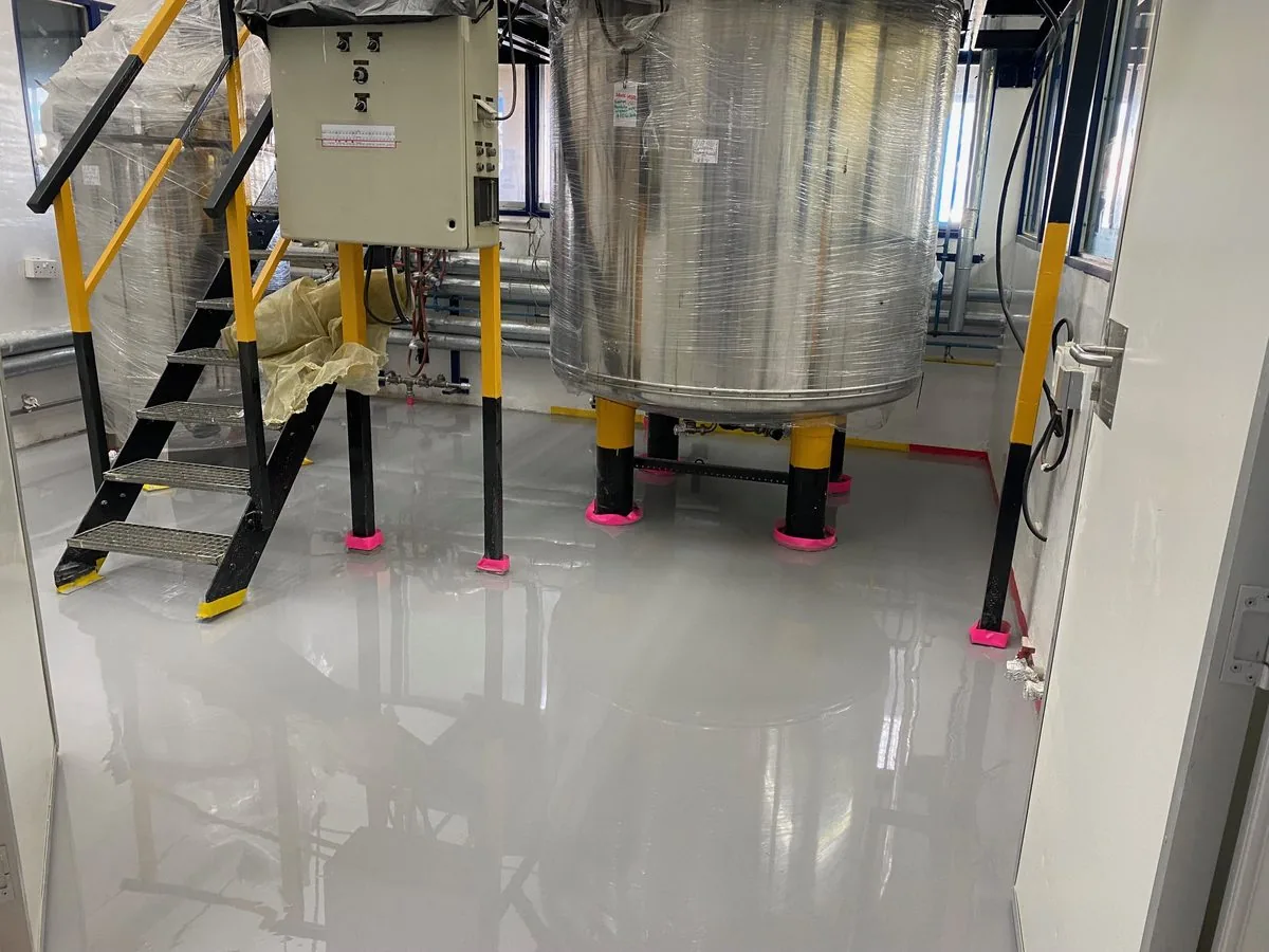 Epoxy flake floor system